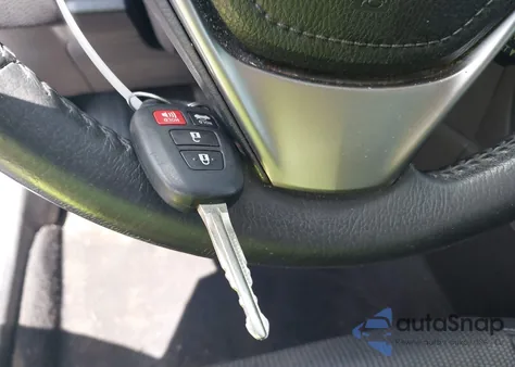 2015 Toyota Corolla S Plus z USA, uszkodzony, nr VIN 5YFBURHE7FP299888